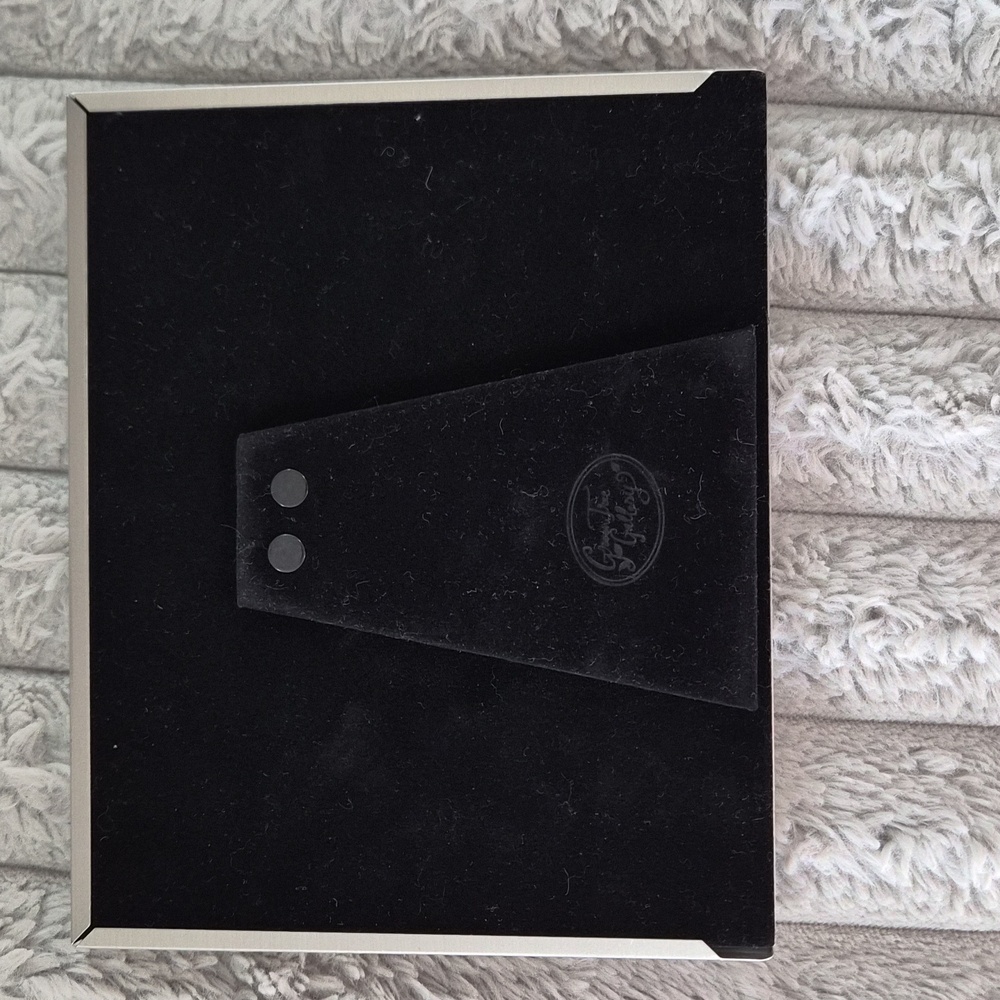 Two Standing Photo Frames - Picture 7 of 8